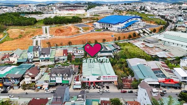 Bán nhà mặt tiền đường Nguyễn Công Trứ  Phường Lâm Viên - Đà Lạt ngang rộng kinh doanh tốt.
