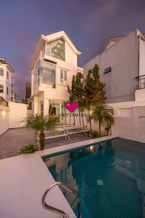 Bán biệt thự đường Nam Hồ Phường Xuân Trường - Đà Lạt view thoáng đẹp có hồ bơi.