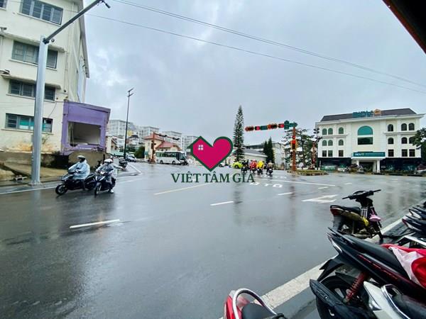 Bán nhà phố mặt tiền Đào Duy Từ Phường Xuân Hương - Đà Lạt cho thuê kinh doanh văn phòng cực tốt.