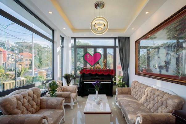 Bán Biệt Thự Mặt tiền Sổ riêng 3/4, Phường Xuân Hương - Đà Lạt, đường trước nhà 27m