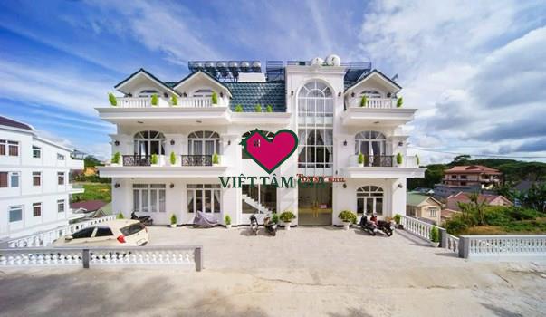 Bán khách sạn hẻm Khe Sanh Phường Xuân Hương - Đà Lạt view vĩnh viễn.