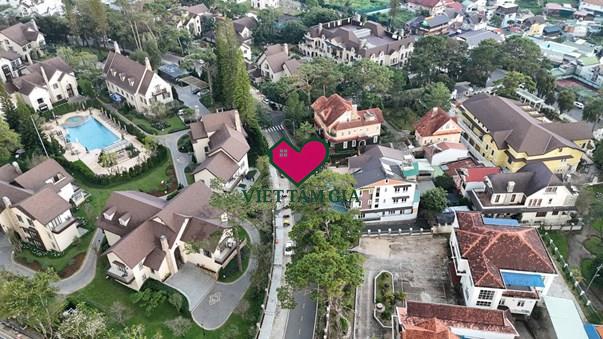 Bán nhà phố đường Phó Đức Chính Phường Lâm Viên - Đà Lạt trung tâm tiện an cư nghỉ dưỡng.