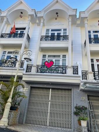 Bán nhà phố  Golden Hills Nguyễn Trung Trực Phường Xuân Hương -Đà Lạt.