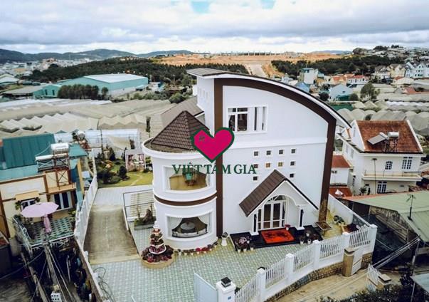 Bán biệt thự sân vườn đường Đông Tĩnh Phường Lâm Viên - Đà Lạt view thành phố đẹp 